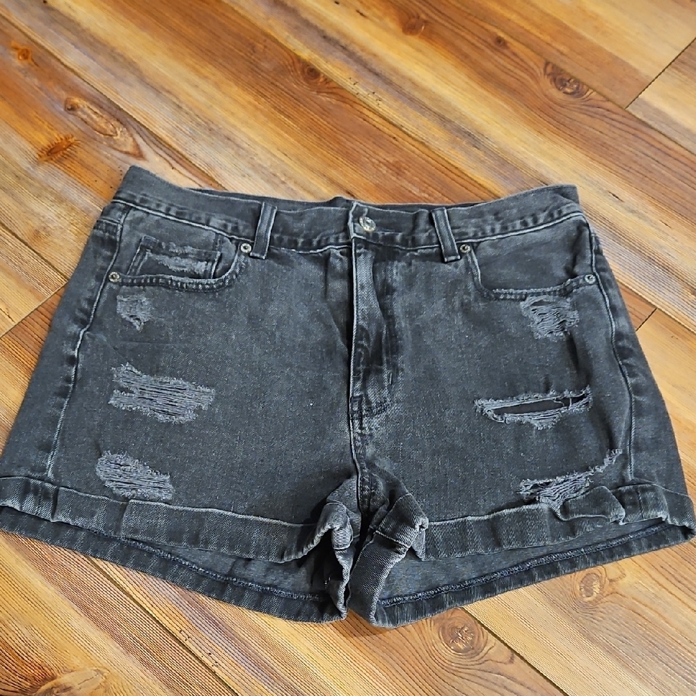 American Eagle Distressed mom Shorts